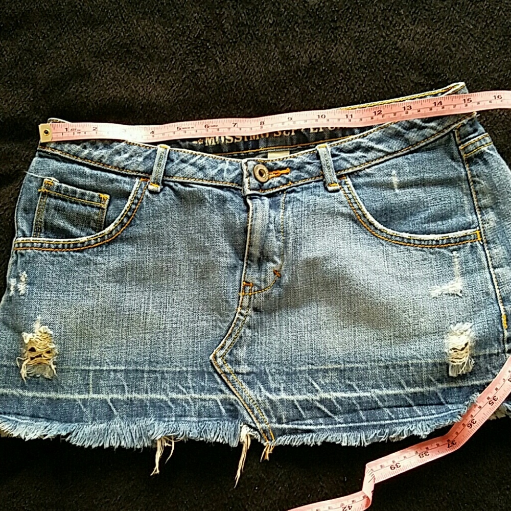 Y2K low-rise jean mini skirt circa 2004 - Picture 7 of 8